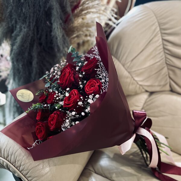 Sarkanu rožu pušķis