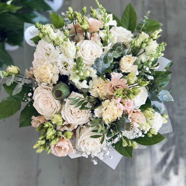 Dažādu ziedu pušķis