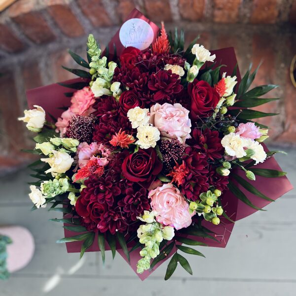 Dažādu ziedu pušķis