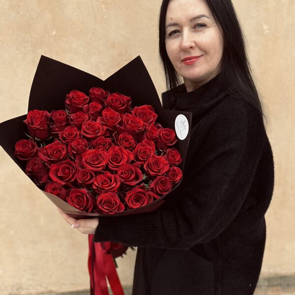 Sarkanu rožu pušķis