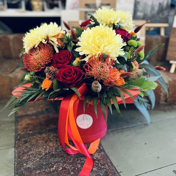 Rudenīgos toņos ziedu kaste