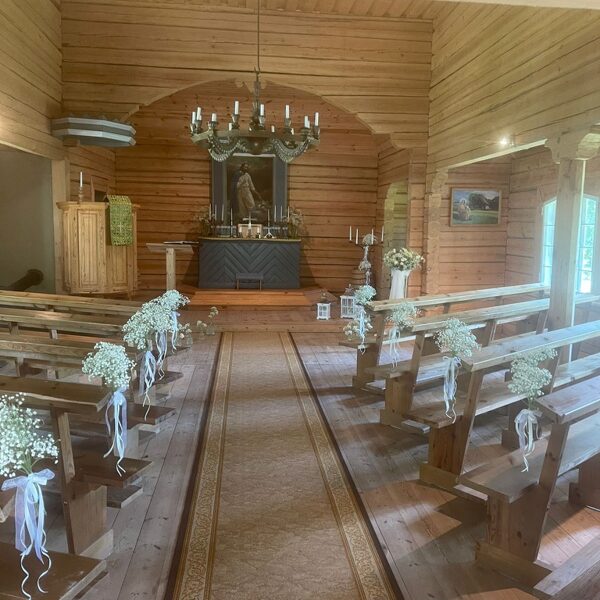 Kāzu ceremonijas vietas dekorācijas