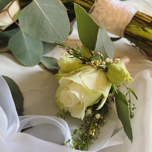 Ziedu piepraude kāzām