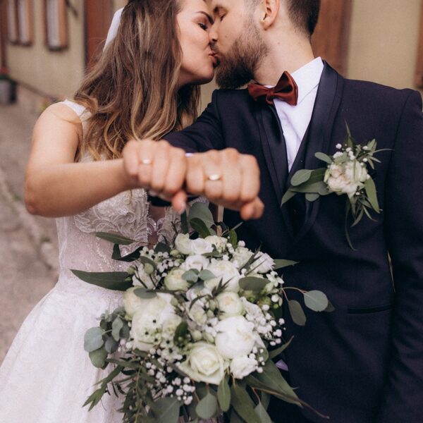 Līgavas pušķis un līgavaiņa piespraude