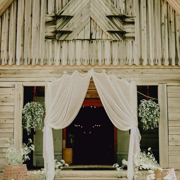 Kāzu vietas dekorēšana