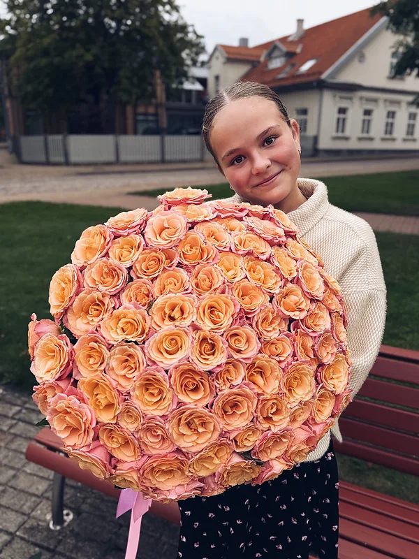 80 rožu pušķis, sākot no 200 EUR