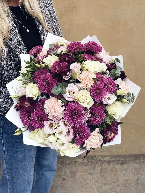 Dažādu ziedu pušķis, sākot no 50 EUR