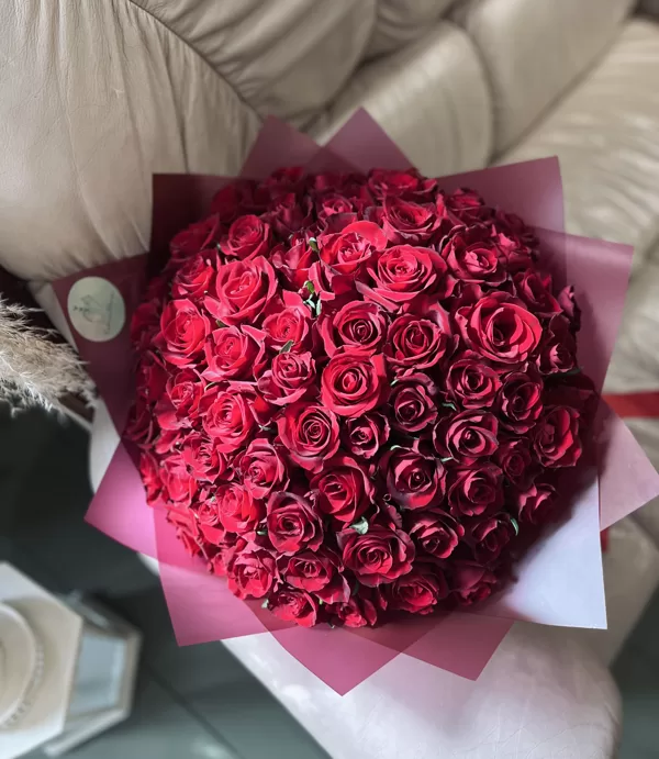 70 sarkanas rozes