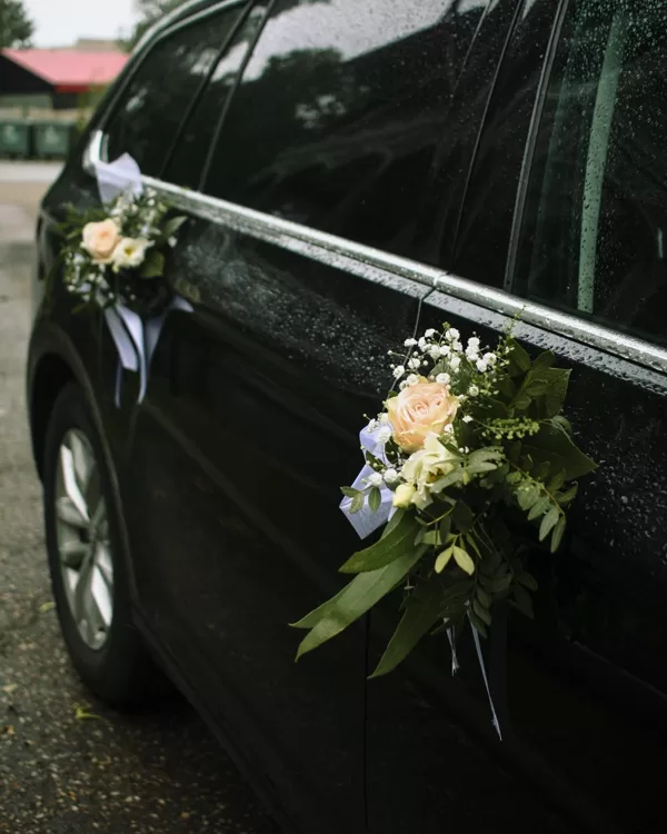 Kāzu auto dekorācijas