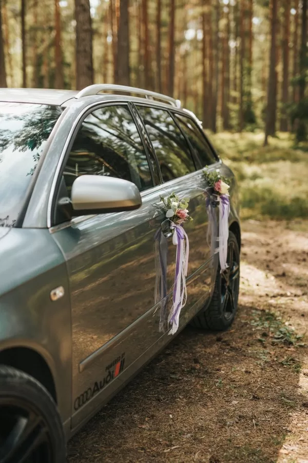 Kāzu auto dekorācijas