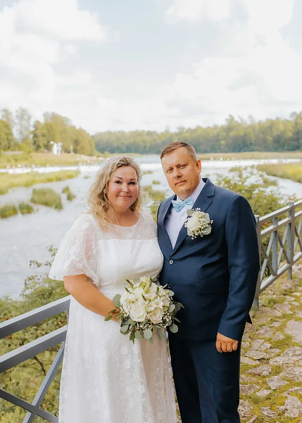 Līgavas pušķis, līgavaiņa piespraude